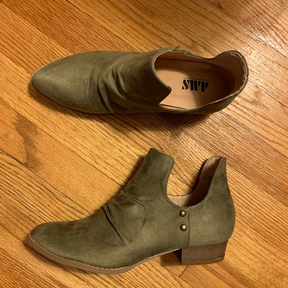 Side Cut-Out Studded Booties Ankle Faux Suede